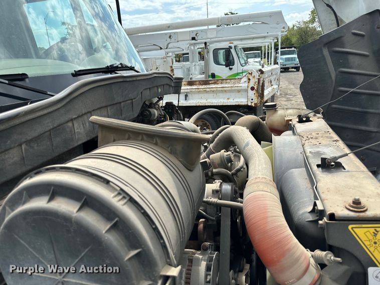 image for item EN8441 2009 International DuraStar 4300 tow truck