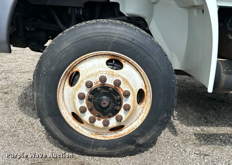 image for item EN8441 2009 International DuraStar 4300 tow truck