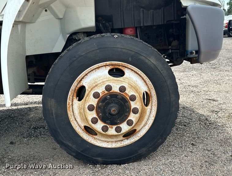 image for item EN8441 2009 International DuraStar 4300 tow truck