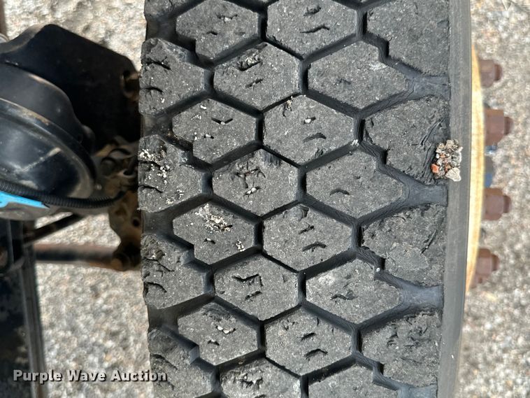 image for item EN8441 2009 International DuraStar 4300 tow truck