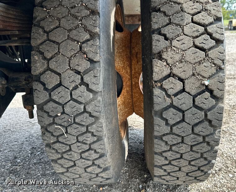 image for item EN8441 2009 International DuraStar 4300 tow truck