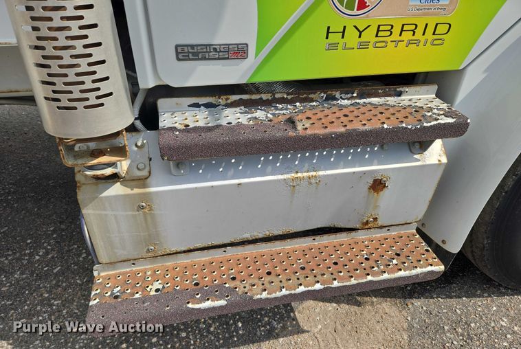 image for item EN8442 2012 Freightliner Business Class M2 bucket truck