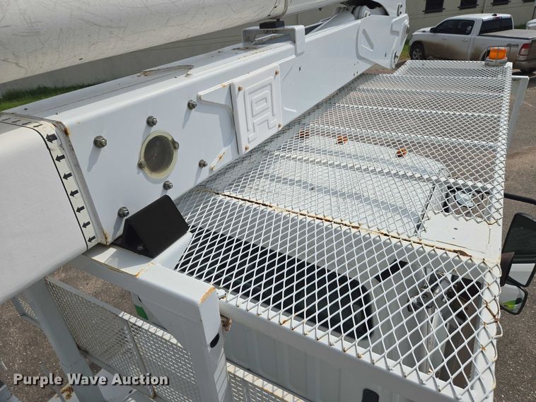 image for item EN8442 2012 Freightliner Business Class M2 bucket truck