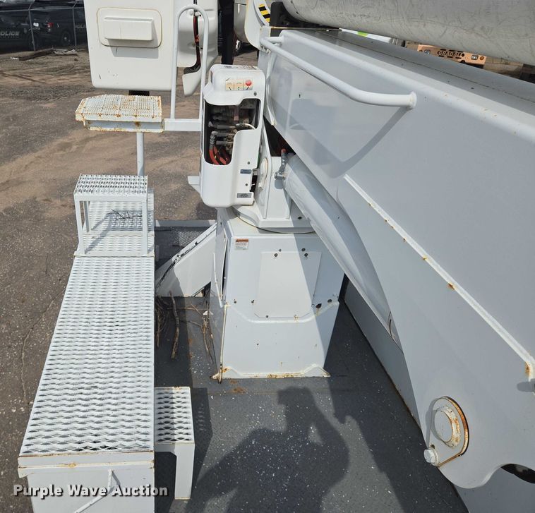 image for item EN8442 2012 Freightliner Business Class M2 bucket truck