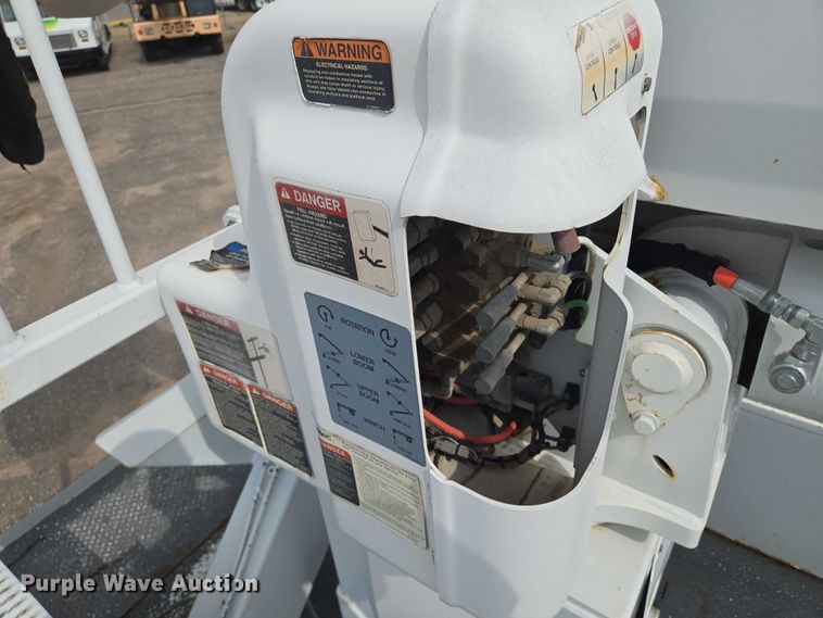 image for item EN8442 2012 Freightliner Business Class M2 bucket truck