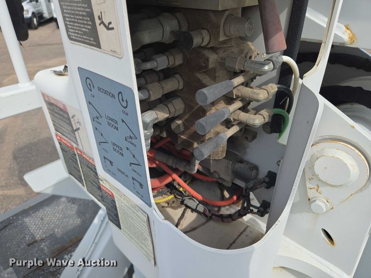 image for item EN8442 2012 Freightliner Business Class M2 bucket truck