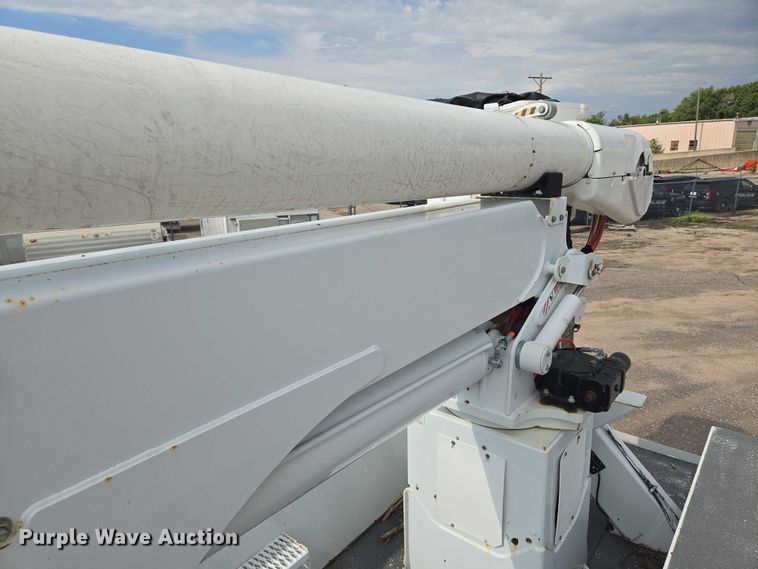 image for item EN8442 2012 Freightliner Business Class M2 bucket truck