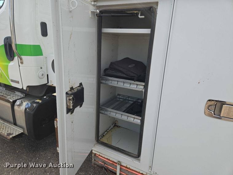 image for item EN8442 2012 Freightliner Business Class M2 bucket truck