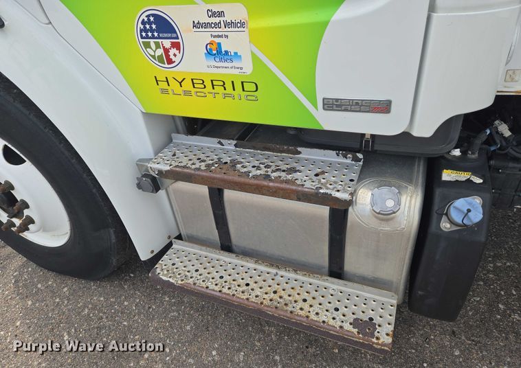 image for item EN8442 2012 Freightliner Business Class M2 bucket truck