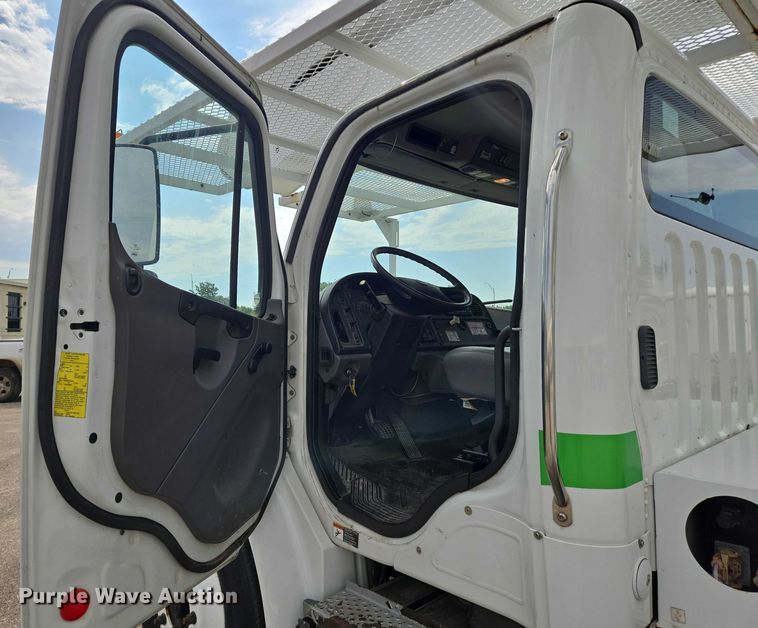image for item EN8442 2012 Freightliner Business Class M2 bucket truck