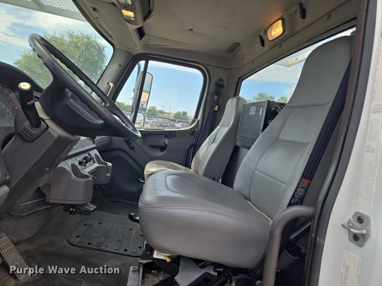 image for item EN8442 2012 Freightliner Business Class M2 bucket truck