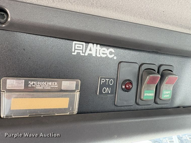 image for item EN8442 2012 Freightliner Business Class M2 bucket truck