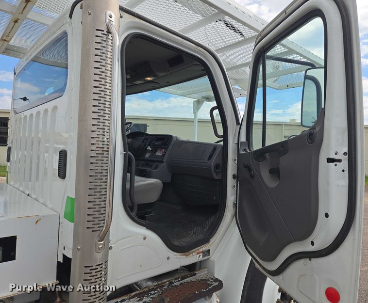 image for item EN8442 2012 Freightliner Business Class M2 bucket truck