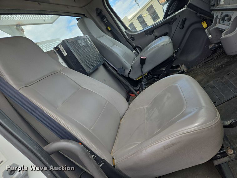 image for item EN8442 2012 Freightliner Business Class M2 bucket truck