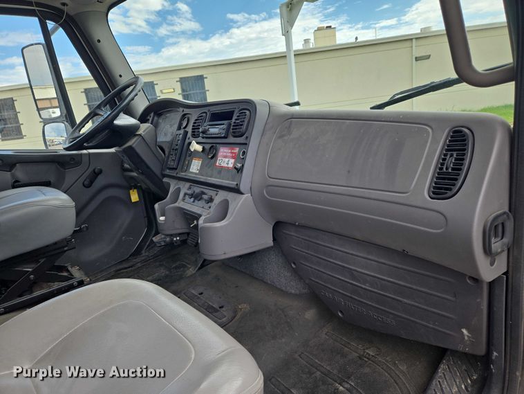 image for item EN8442 2012 Freightliner Business Class M2 bucket truck