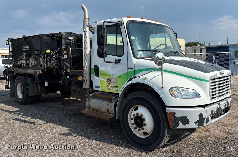 image for item EN8443 2012 Freightliner Business Class M2 pothole patcher truck