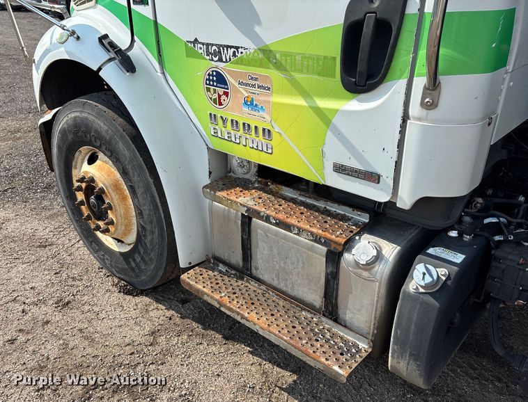 image for item EN8443 2012 Freightliner Business Class M2 pothole patcher truck