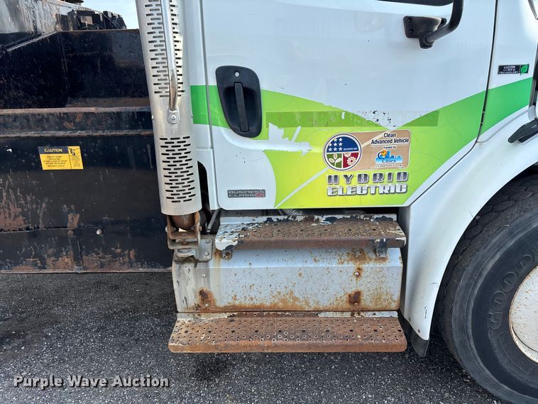 image for item EN8443 2012 Freightliner Business Class M2 pothole patcher truck