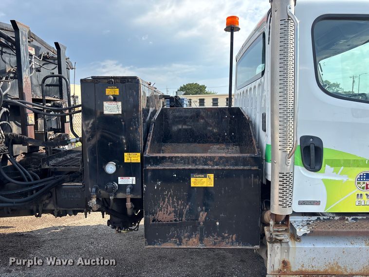 image for item EN8443 2012 Freightliner Business Class M2 pothole patcher truck