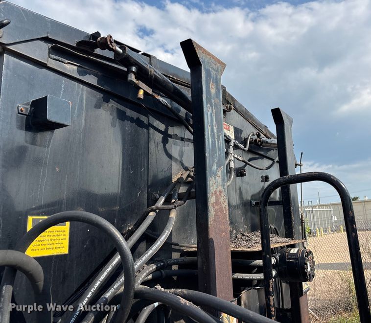 image for item EN8443 2012 Freightliner Business Class M2 pothole patcher truck