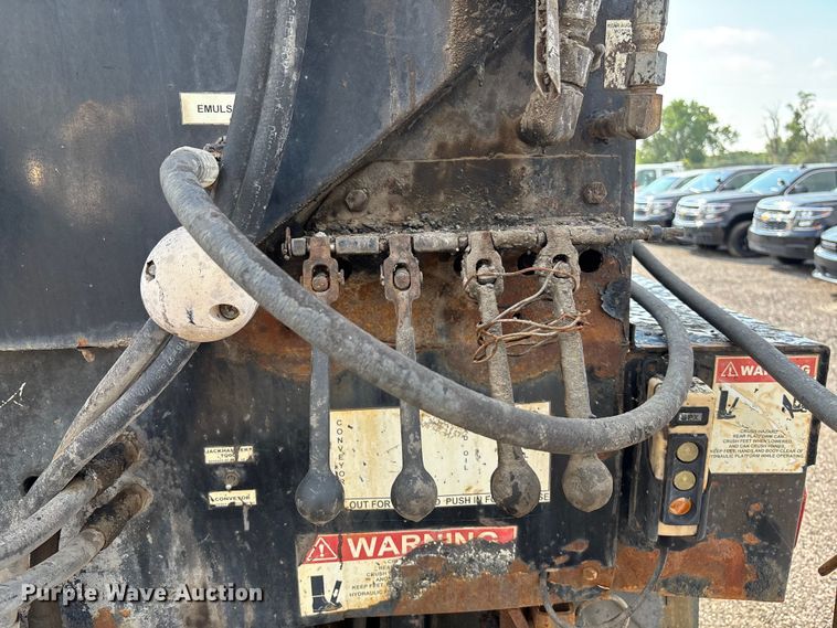 image for item EN8443 2012 Freightliner Business Class M2 pothole patcher truck