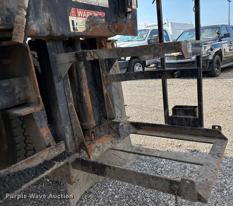 image for item EN8443 2012 Freightliner Business Class M2 pothole patcher truck