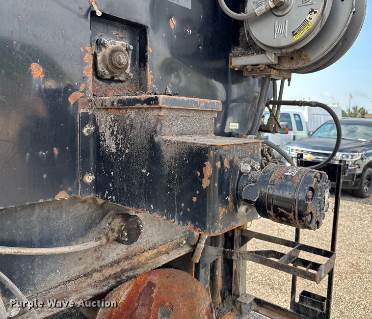 image for item EN8443 2012 Freightliner Business Class M2 pothole patcher truck