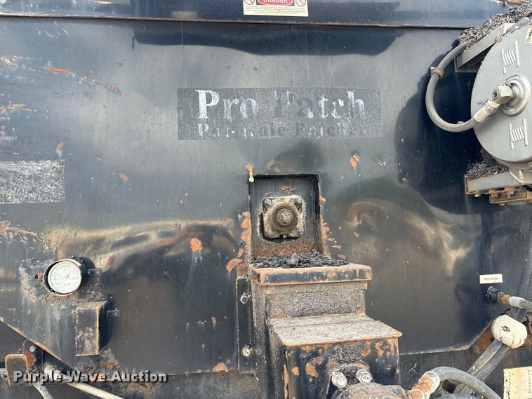 image for item EN8443 2012 Freightliner Business Class M2 pothole patcher truck