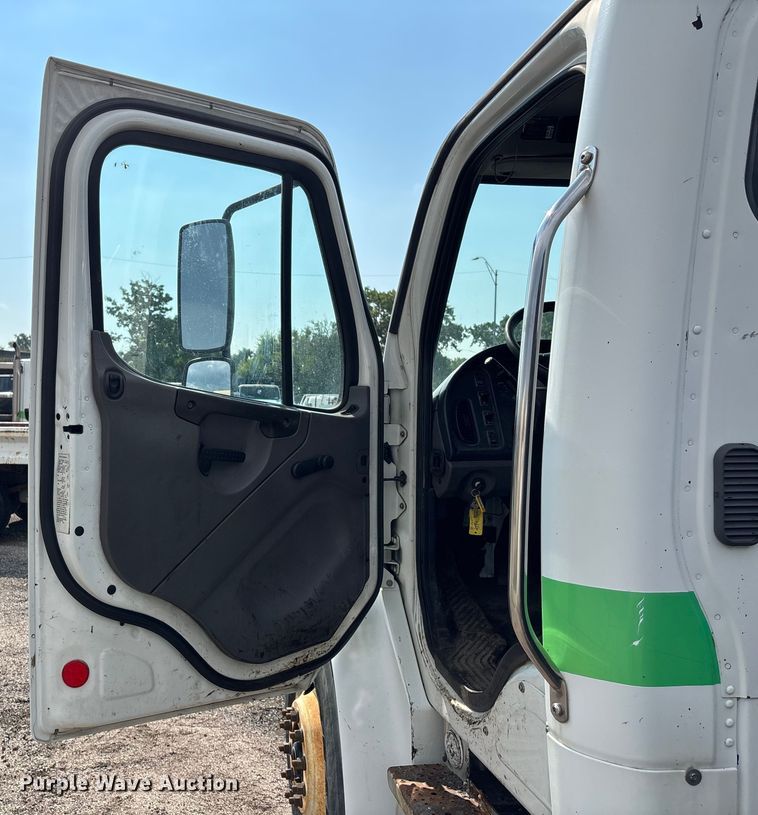 image for item EN8443 2012 Freightliner Business Class M2 pothole patcher truck