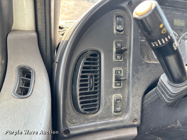 image for item EN8443 2012 Freightliner Business Class M2 pothole patcher truck