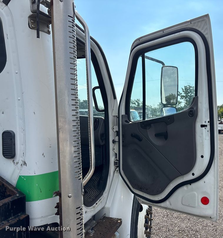 image for item EN8443 2012 Freightliner Business Class M2 pothole patcher truck