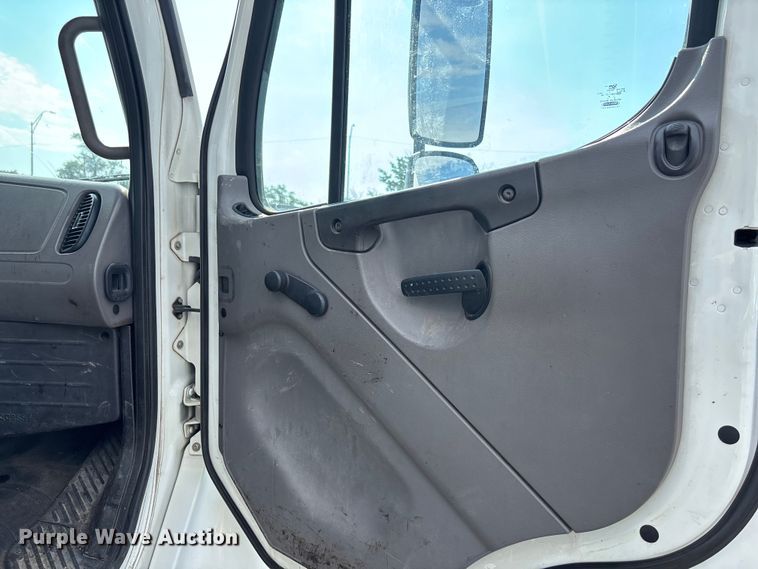 image for item EN8443 2012 Freightliner Business Class M2 pothole patcher truck