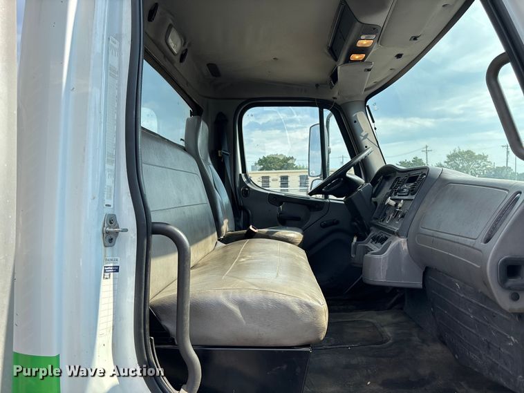 image for item EN8443 2012 Freightliner Business Class M2 pothole patcher truck