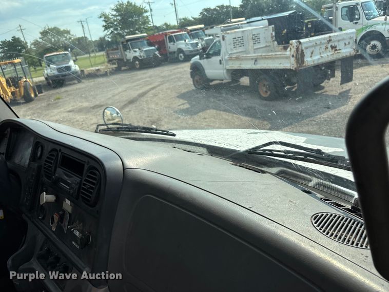 image for item EN8443 2012 Freightliner Business Class M2 pothole patcher truck