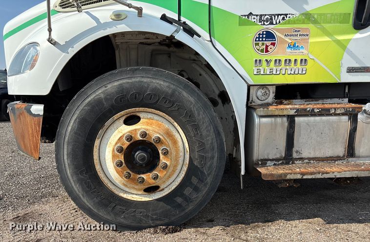 image for item EN8443 2012 Freightliner Business Class M2 pothole patcher truck