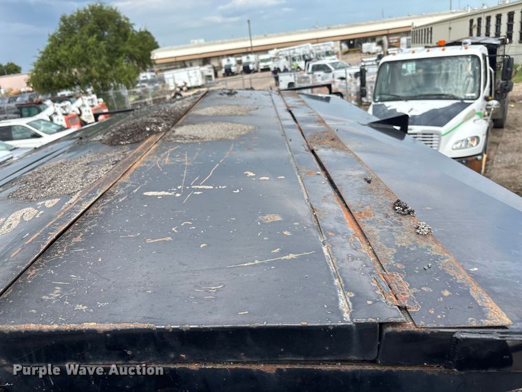 image for item EN8444 2012 Freightliner Business Class M2 pothole patcher truck