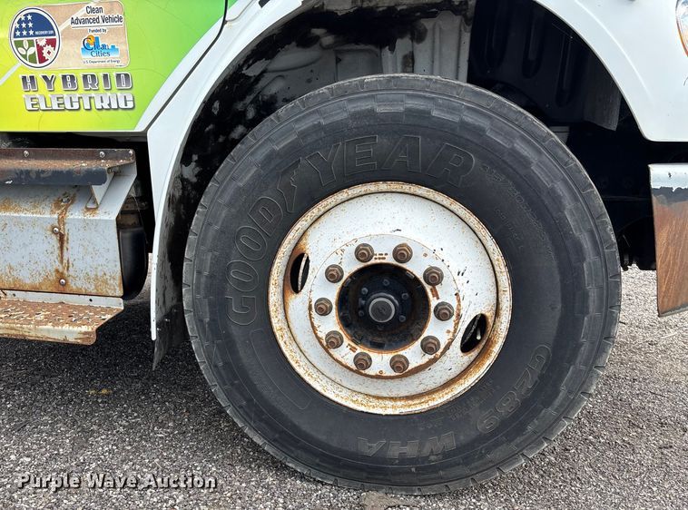 image for item EN8444 2012 Freightliner Business Class M2 pothole patcher truck