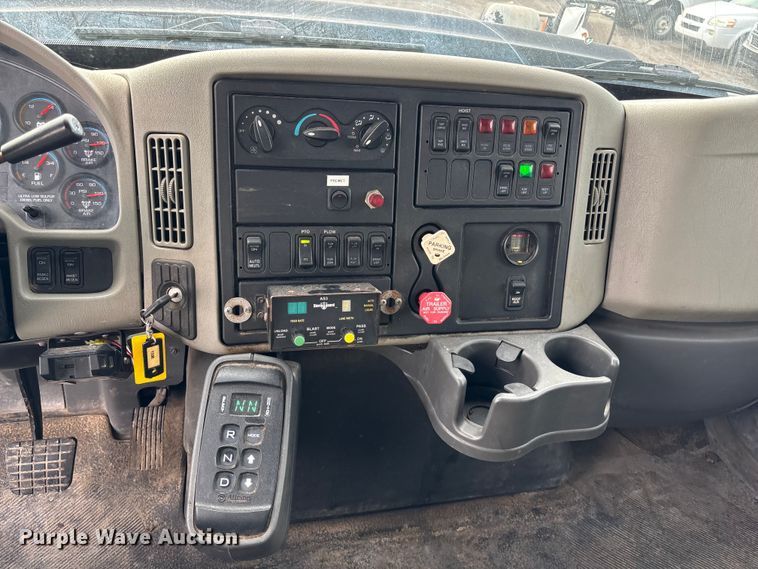 image for item EN8445 2008 International WorkStar 7400 dump truck