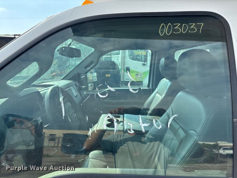 image for item EN8446 2015 Ford F450 Super Duty dump truck