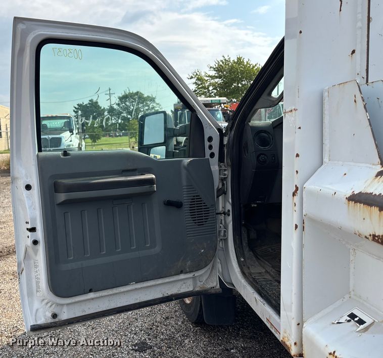 image for item EN8446 2015 Ford F450 Super Duty dump truck