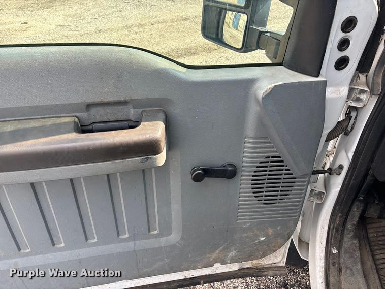 image for item EN8446 2015 Ford F450 Super Duty dump truck