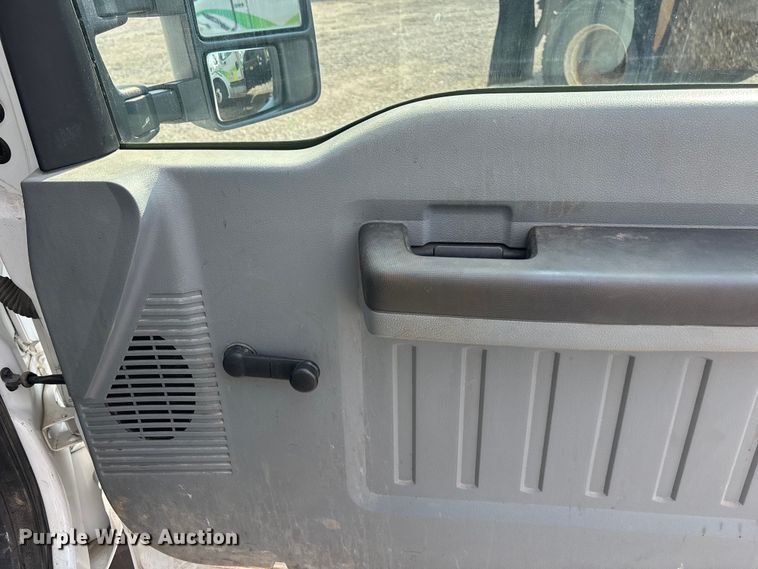 image for item EN8446 2015 Ford F450 Super Duty dump truck