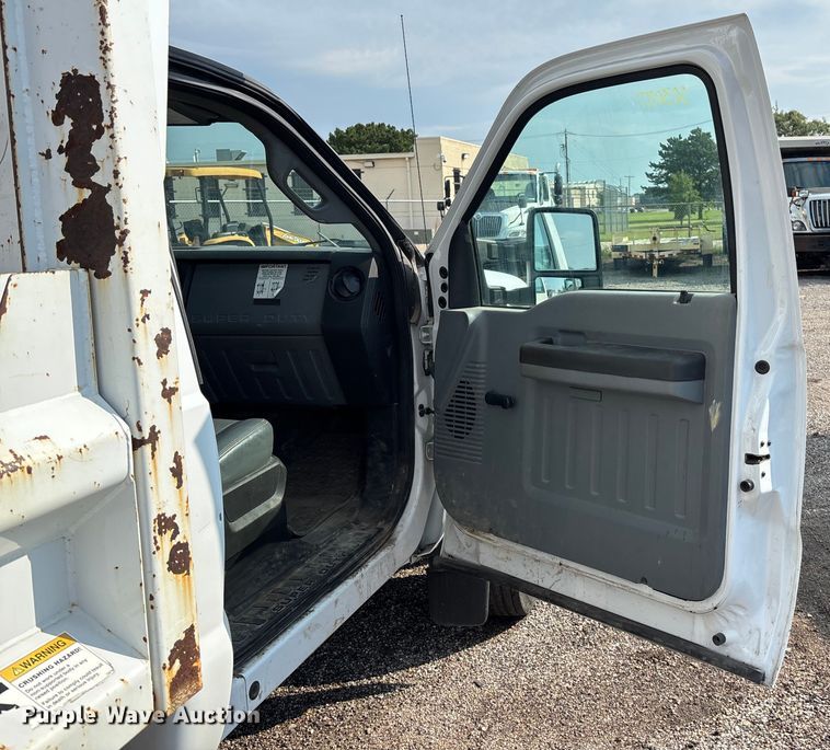 image for item EN8446 2015 Ford F450 Super Duty dump truck