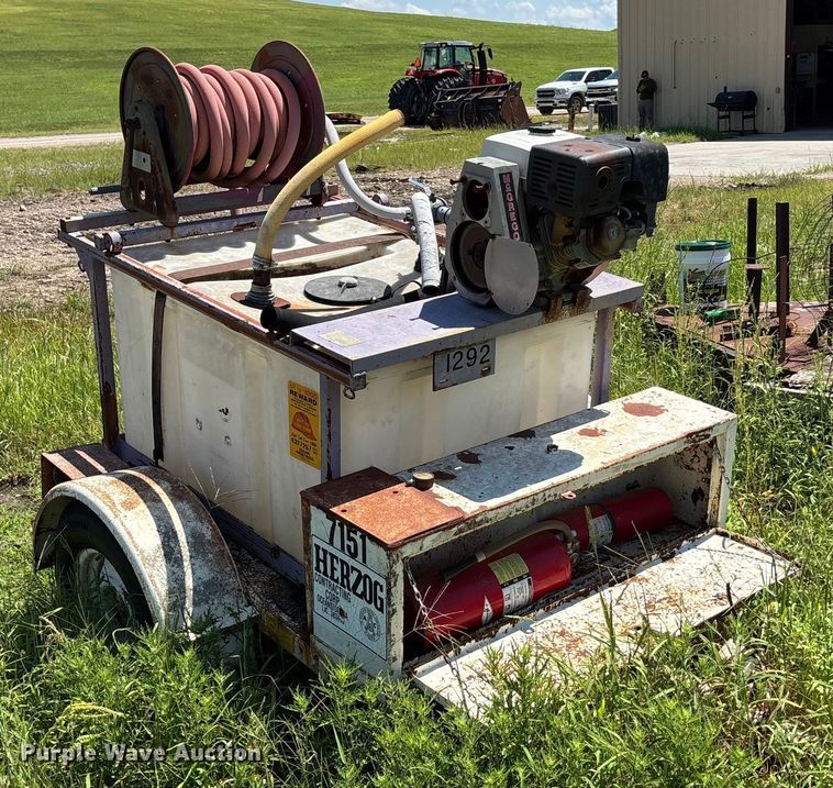 image for item EN8462 Tank trailer