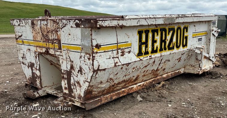 image for item EN8464 CM roll-off dumpster