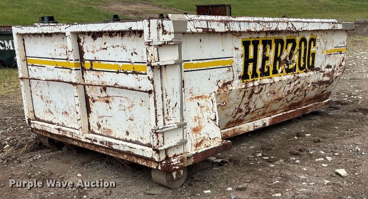 image for item EN8464 CM roll-off dumpster