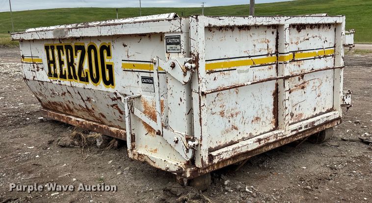 image for item EN8464 CM roll-off dumpster