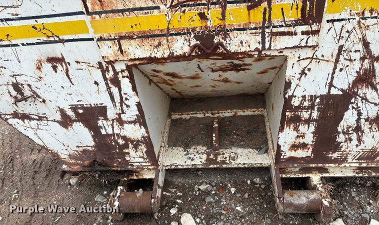 image for item EN8464 CM roll-off dumpster