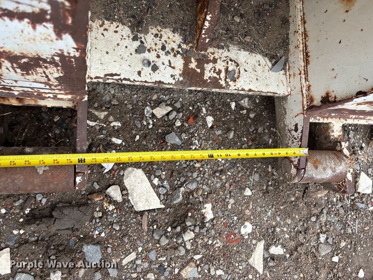 image for item EN8464 CM roll-off dumpster