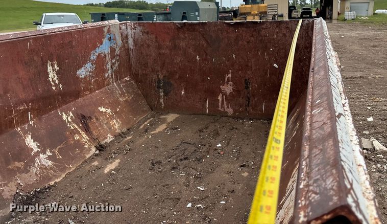 image for item EN8464 CM roll-off dumpster